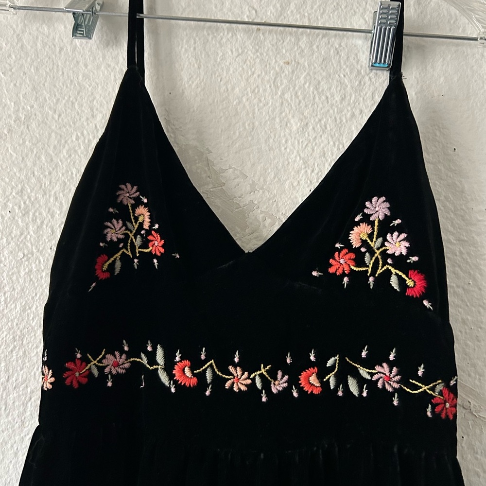 DKNY | Y2K Black Velvet Floral Embroidered Boho Babydoll‎ Midi Dress Sz 6 - Picture 2 of 12